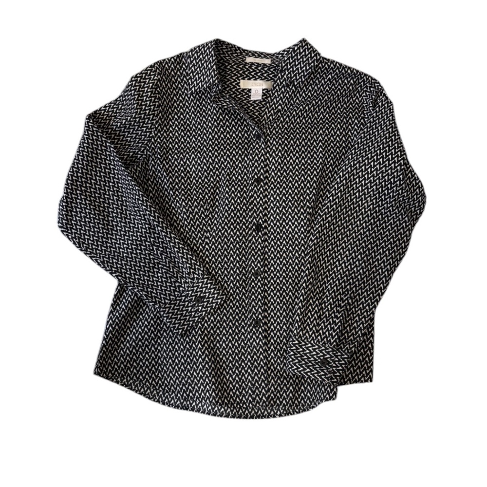 Chicos black and white no-iron blouse in perfect condition!  Size 0